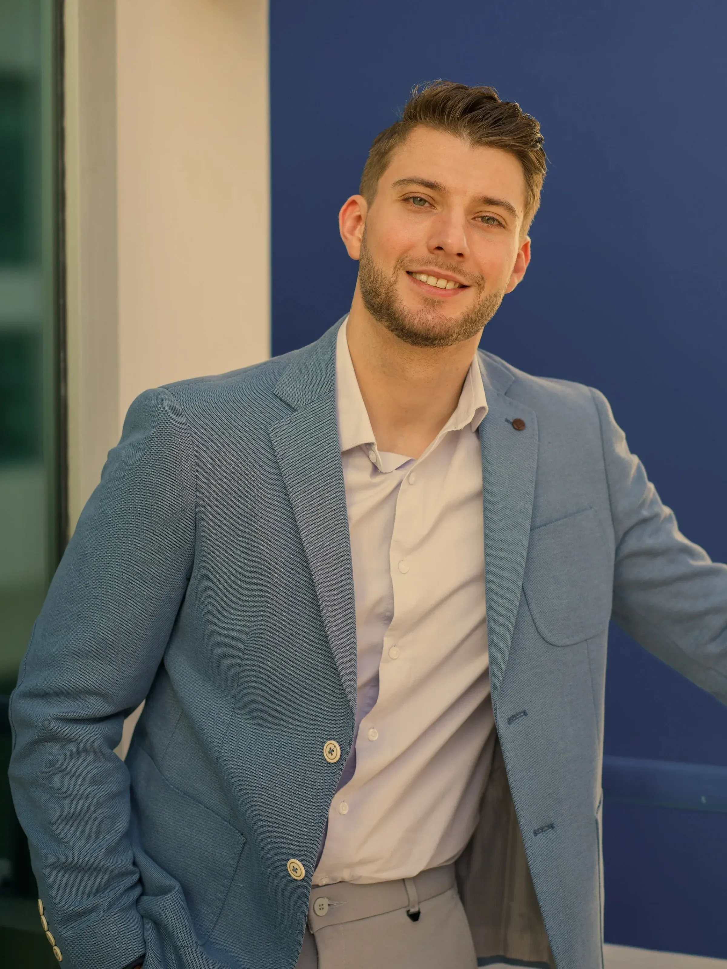 Nizar + Social Media Community Manager